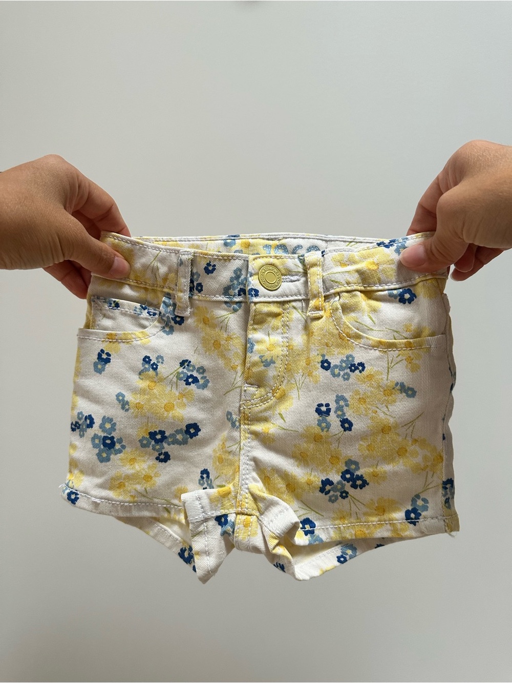 GAP NWOT Floral Print “Shortie” Girls' Shorts - White, Yellow, Blue, 3 years